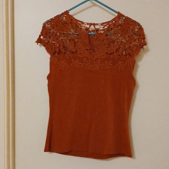 Women's Crochet shirt with Open Shoulder - Picture 2 of 4